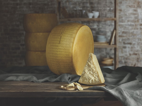Festività 2022: Il Parmigiano Reggiano al centro delle tavole degli Italiani +17,4% le vendite... 